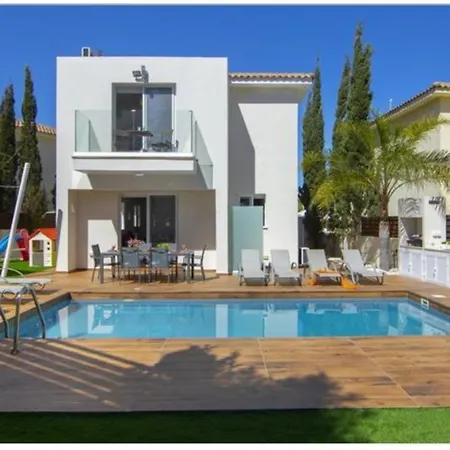 Tsokkos Family Villa - Pool Garden 2' Walk To Beach Protaras Exterior photo