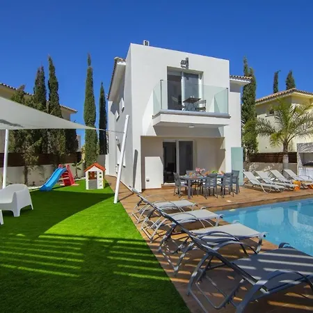 Tsokkos Family Villa - Pool Garden 2' Walk To Beach Protaras Exterior photo