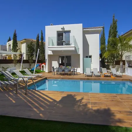 Tsokkos Family Villa - Pool Garden 2' Walk To Beach Protaras Exterior photo